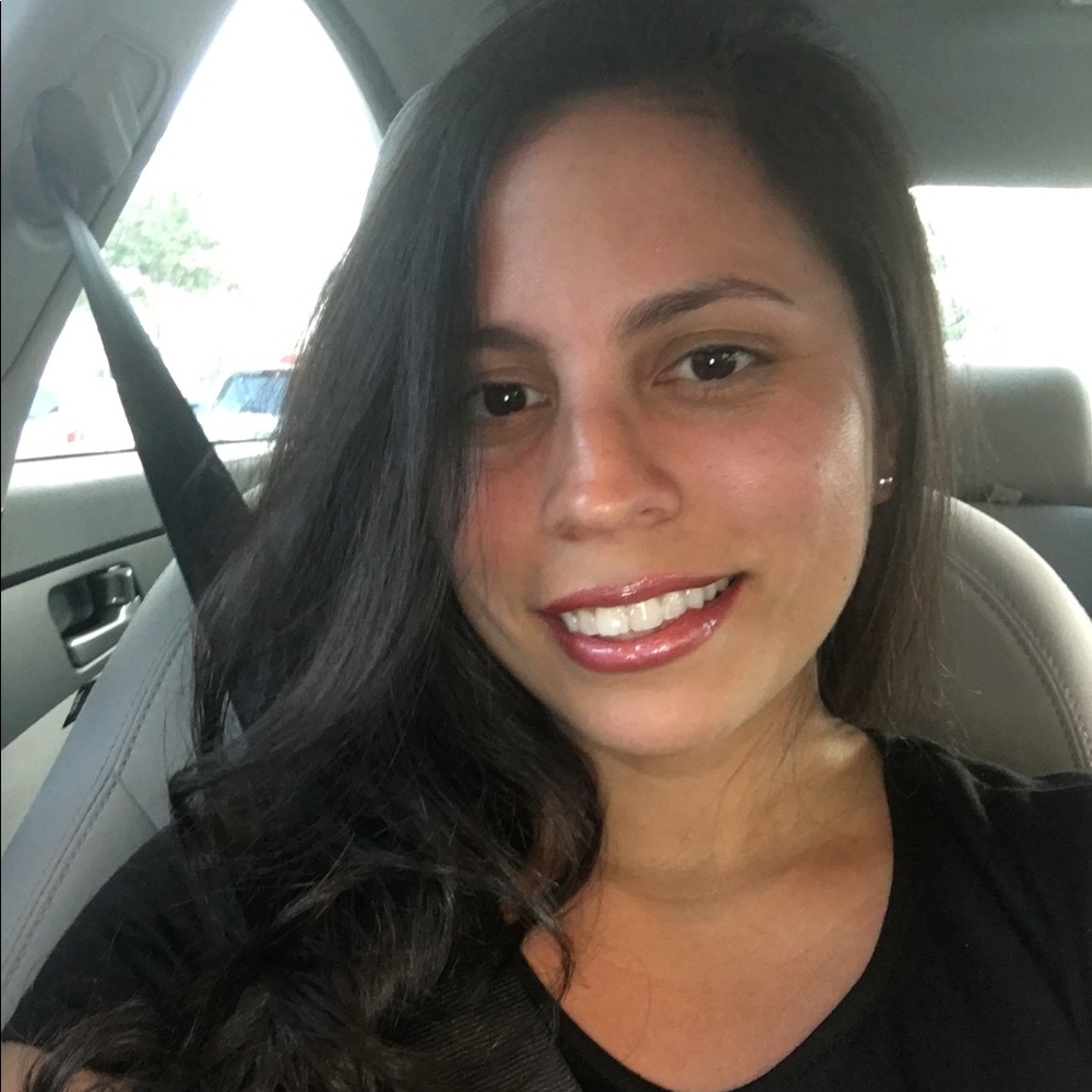 Meet your Posher, Yesenia